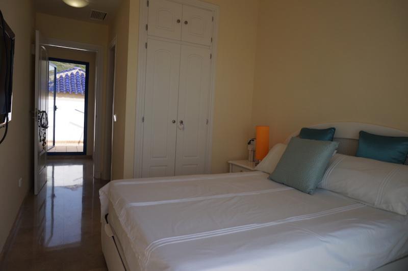 Duquesa Suite And Golf With A Spectacular Sea View Манилва Экстерьер фото