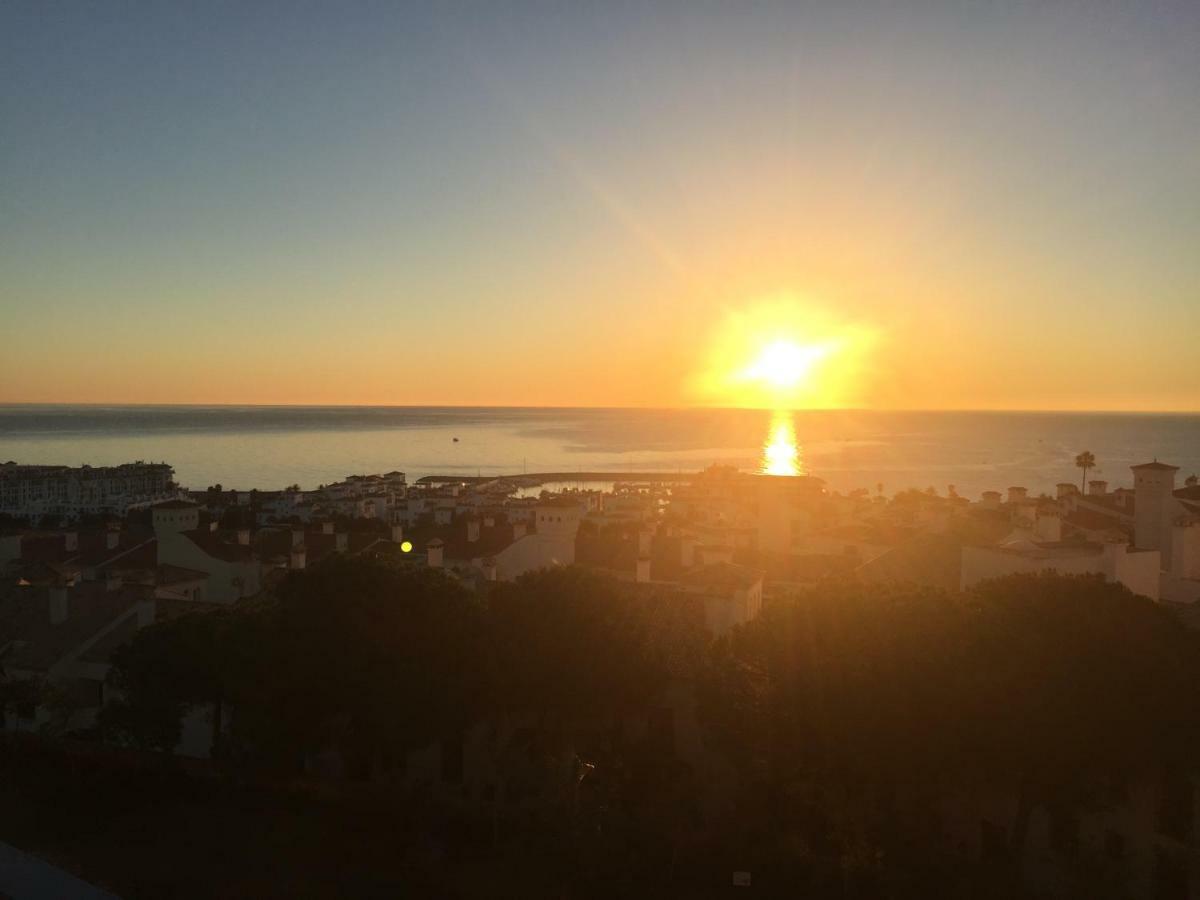 Duquesa Suite And Golf With A Spectacular Sea View Манилва Экстерьер фото